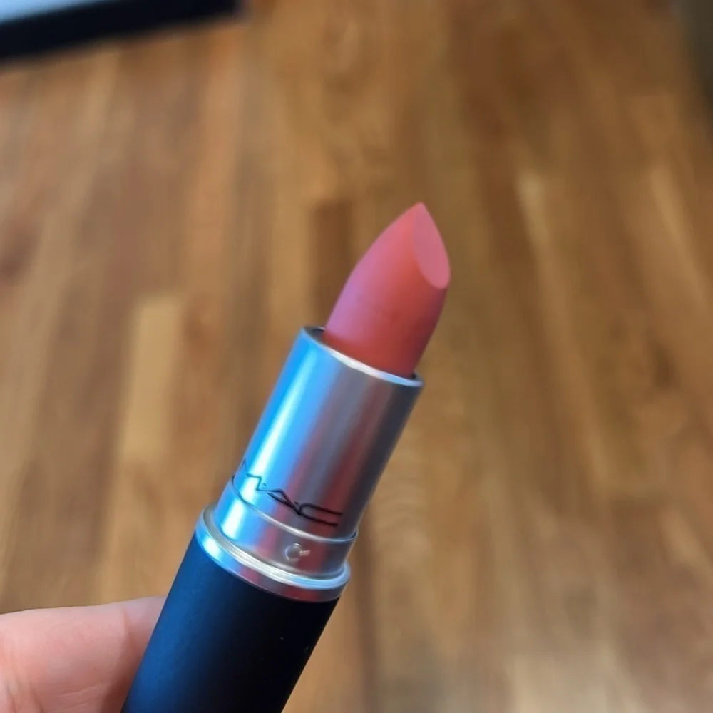 MAC COSMETICS POWDER KISS LIPSTICK stay curious one count new in box